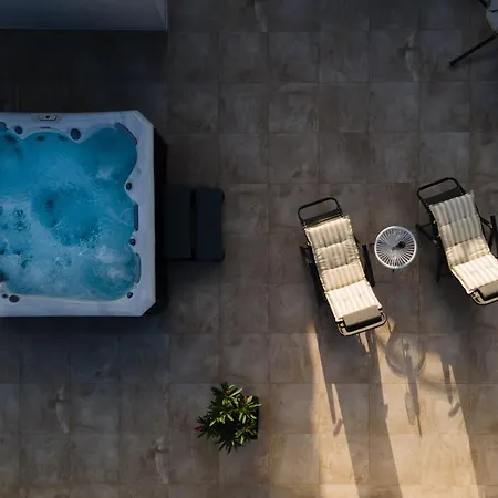 Olivia - Private Jacuzzi Apartment *