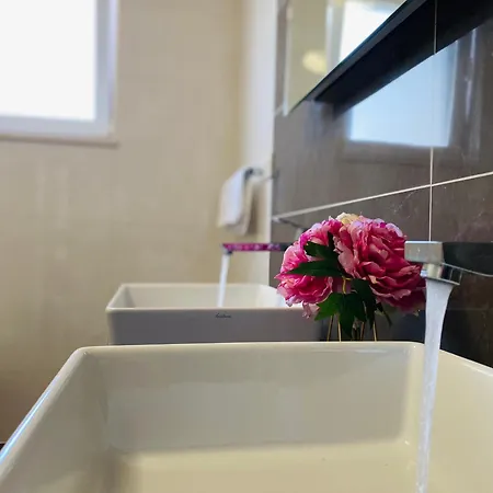 Olivia - Private Jacuzzi Apartment *
